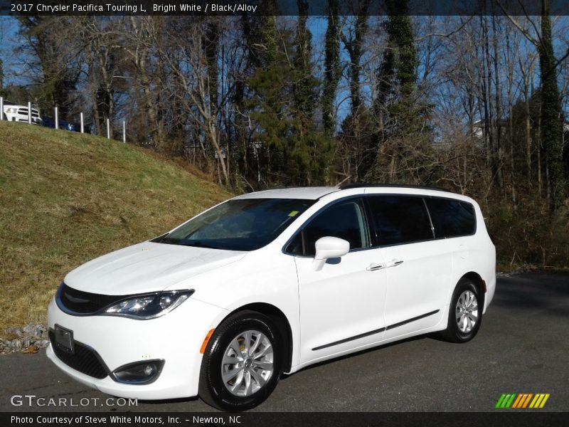 Bright White / Black/Alloy 2017 Chrysler Pacifica Touring L
