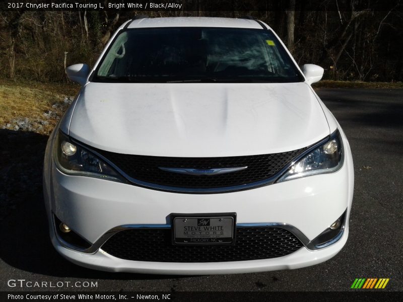 Bright White / Black/Alloy 2017 Chrysler Pacifica Touring L