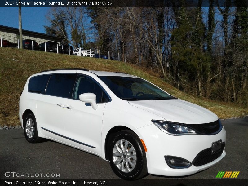 Bright White / Black/Alloy 2017 Chrysler Pacifica Touring L