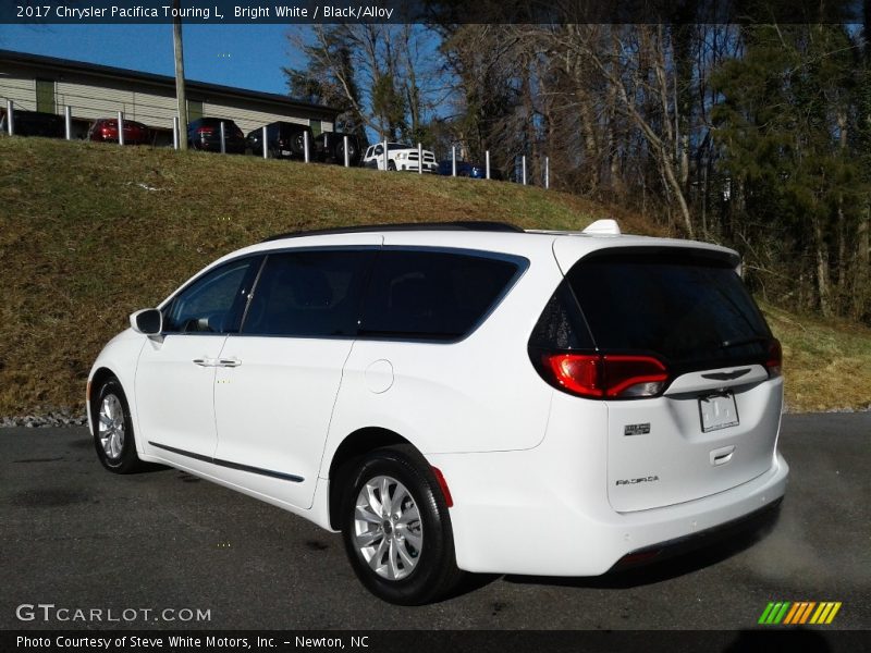 Bright White / Black/Alloy 2017 Chrysler Pacifica Touring L