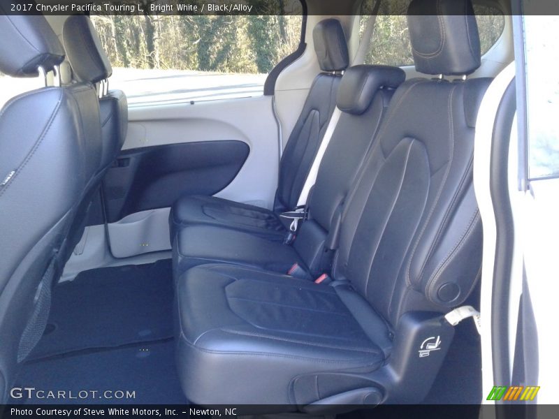 Bright White / Black/Alloy 2017 Chrysler Pacifica Touring L