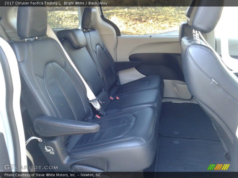 Bright White / Black/Alloy 2017 Chrysler Pacifica Touring L