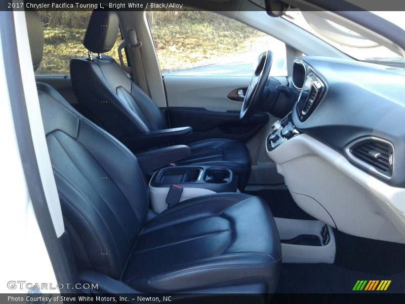 Bright White / Black/Alloy 2017 Chrysler Pacifica Touring L