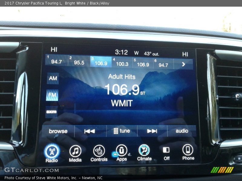 Bright White / Black/Alloy 2017 Chrysler Pacifica Touring L