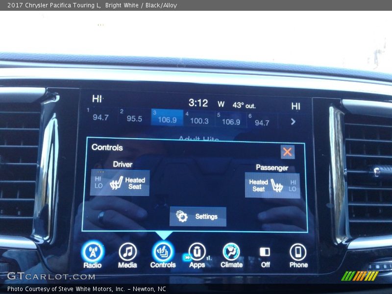 Bright White / Black/Alloy 2017 Chrysler Pacifica Touring L