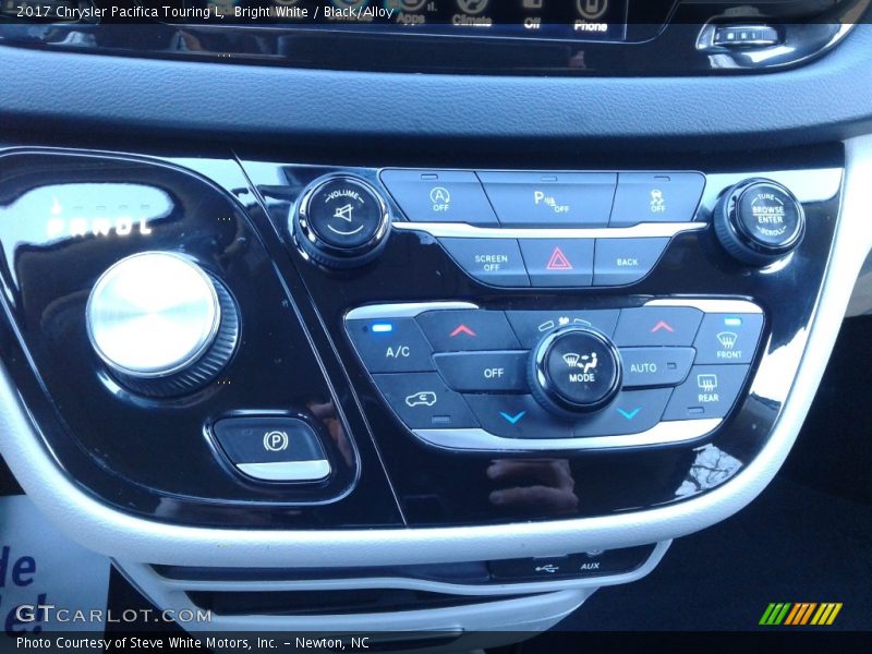 Bright White / Black/Alloy 2017 Chrysler Pacifica Touring L