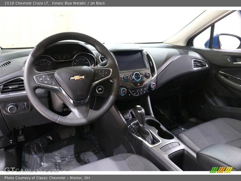 Kinetic Blue Metallic / Jet Black 2018 Chevrolet Cruze LT