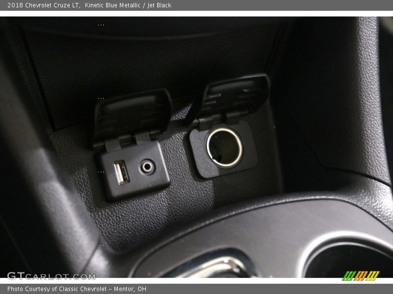 Kinetic Blue Metallic / Jet Black 2018 Chevrolet Cruze LT