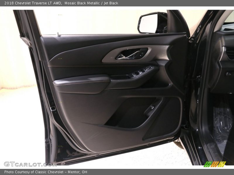 Mosaic Black Metallic / Jet Black 2018 Chevrolet Traverse LT AWD