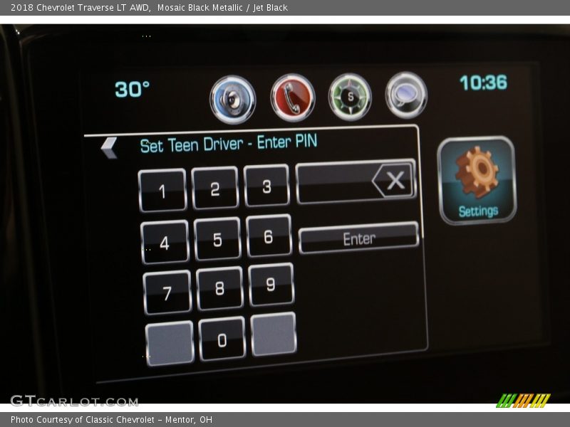 Mosaic Black Metallic / Jet Black 2018 Chevrolet Traverse LT AWD