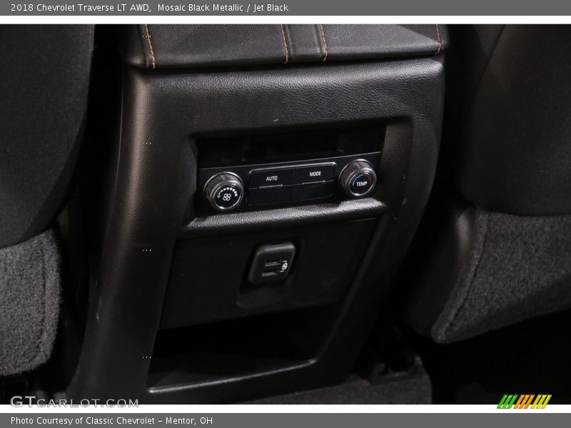 Mosaic Black Metallic / Jet Black 2018 Chevrolet Traverse LT AWD