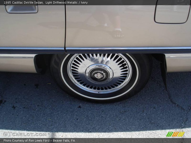 Light Driftwood Metallic / Ivory 1995 Cadillac DeVille Sedan