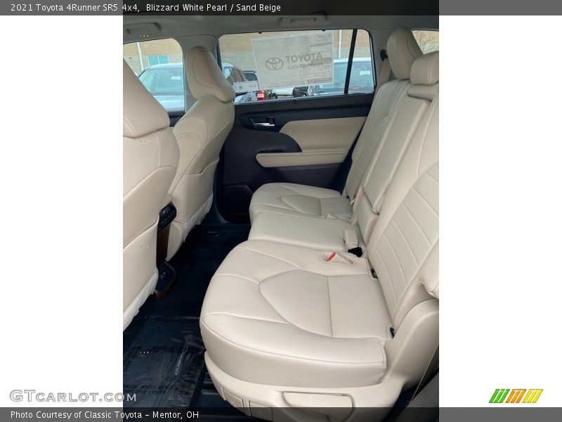 Blizzard White Pearl / Sand Beige 2021 Toyota 4Runner SR5 4x4