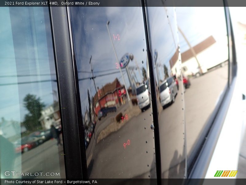 Oxford White / Ebony 2021 Ford Explorer XLT 4WD