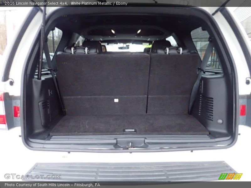  2016 Navigator Select 4x4 Trunk