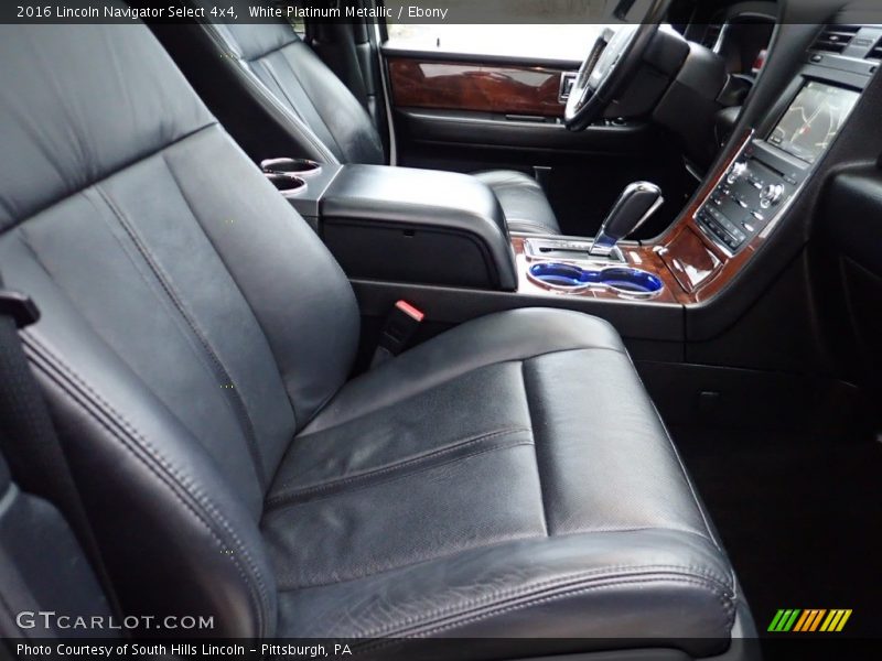 Front Seat of 2016 Navigator Select 4x4