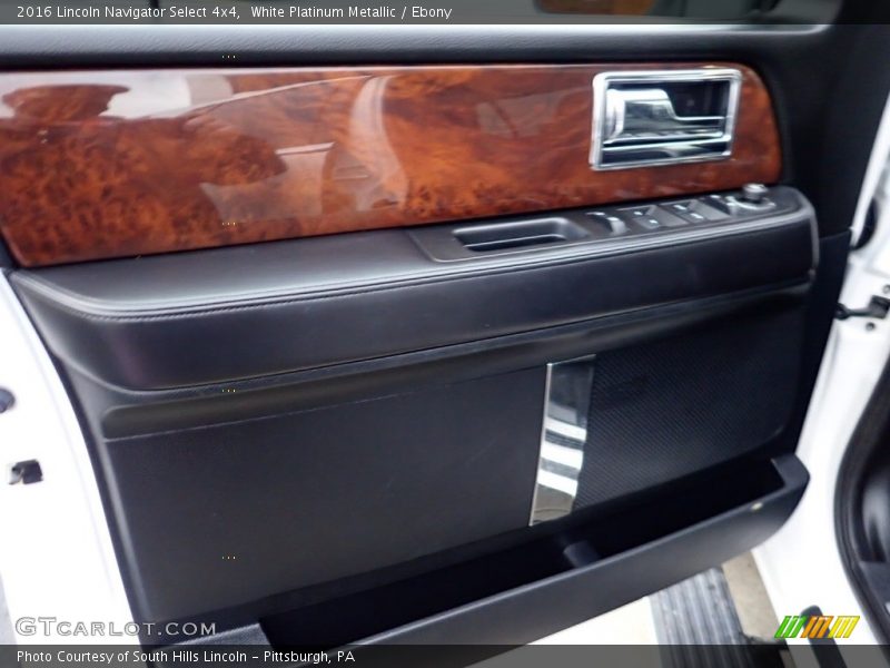 Door Panel of 2016 Navigator Select 4x4