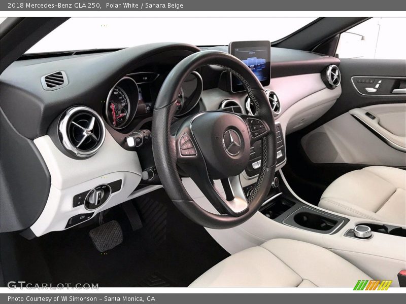 Polar White / Sahara Beige 2018 Mercedes-Benz GLA 250