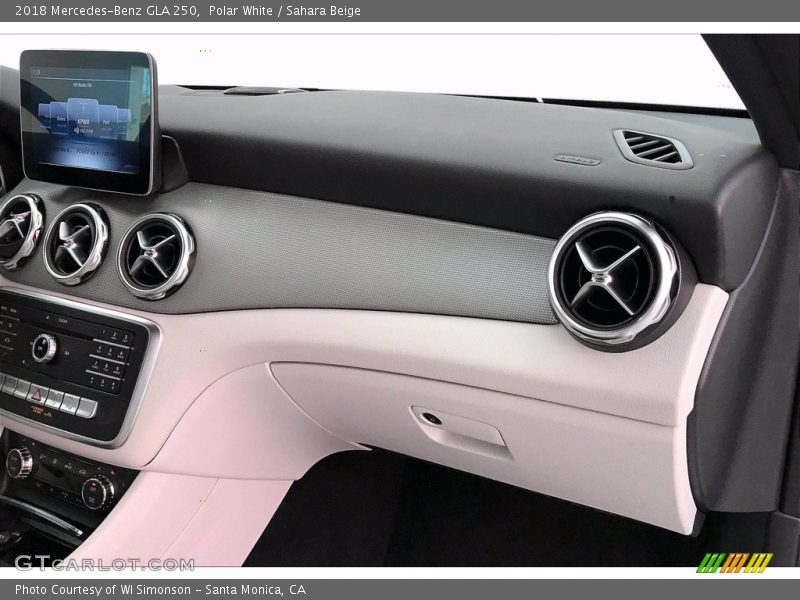 Polar White / Sahara Beige 2018 Mercedes-Benz GLA 250