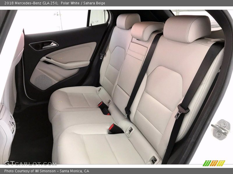 Polar White / Sahara Beige 2018 Mercedes-Benz GLA 250