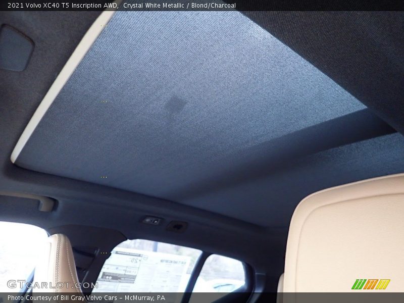 Crystal White Metallic / Blond/Charcoal 2021 Volvo XC40 T5 Inscription AWD