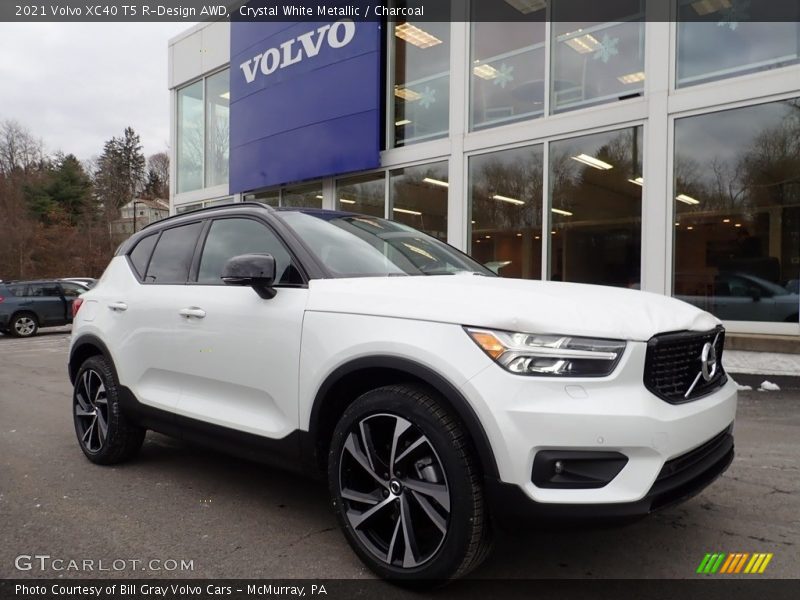 Front 3/4 View of 2021 XC40 T5 R-Design AWD