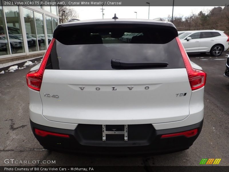 Crystal White Metallic / Charcoal 2021 Volvo XC40 T5 R-Design AWD