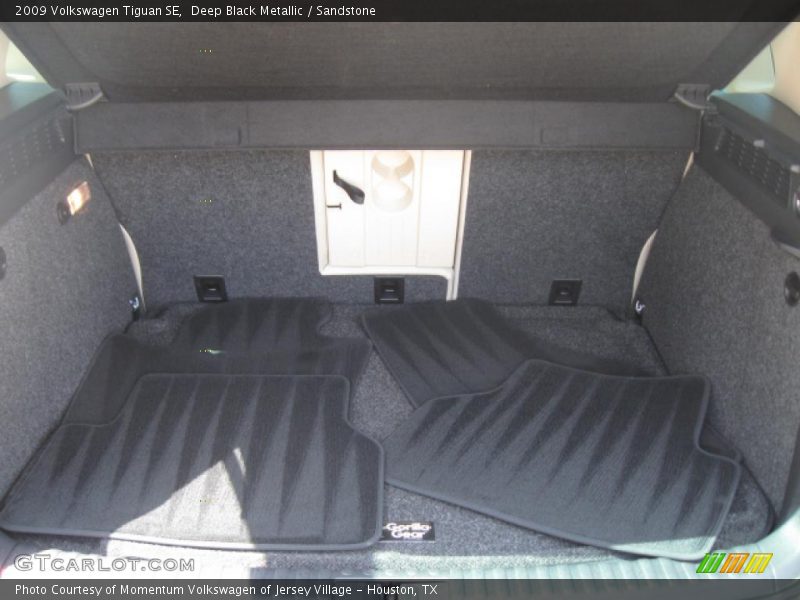 Deep Black Metallic / Sandstone 2009 Volkswagen Tiguan SE