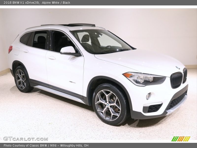 Alpine White / Black 2018 BMW X1 xDrive28i