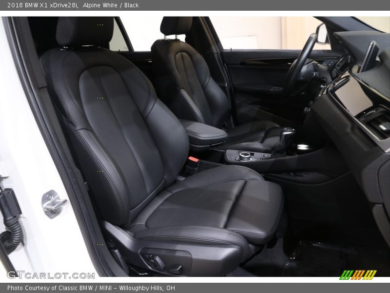 Alpine White / Black 2018 BMW X1 xDrive28i