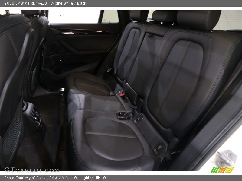 Alpine White / Black 2018 BMW X1 xDrive28i