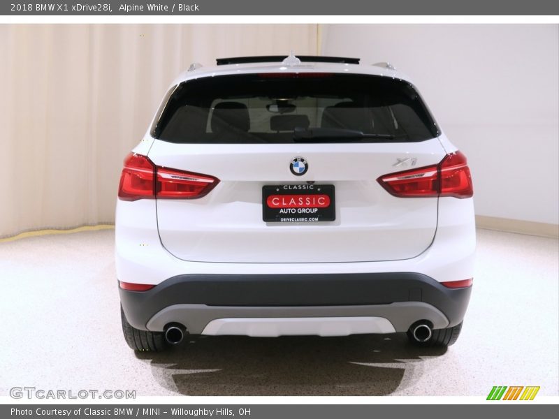 Alpine White / Black 2018 BMW X1 xDrive28i