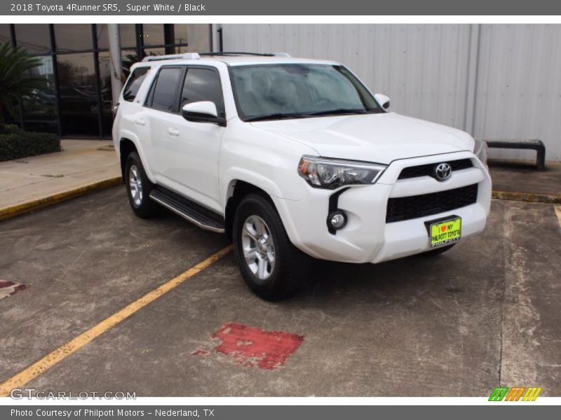 Super White / Black 2018 Toyota 4Runner SR5