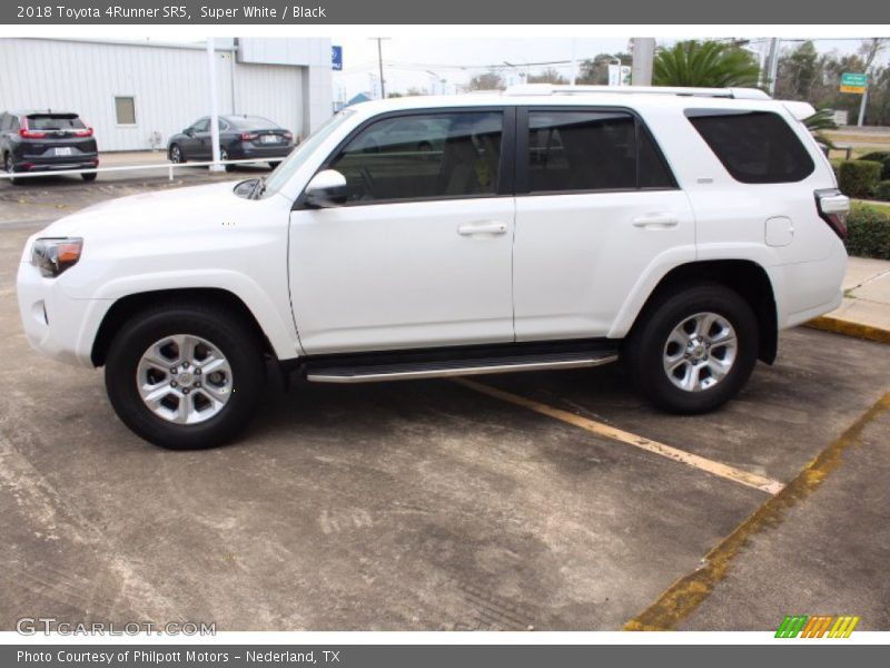 Super White / Black 2018 Toyota 4Runner SR5