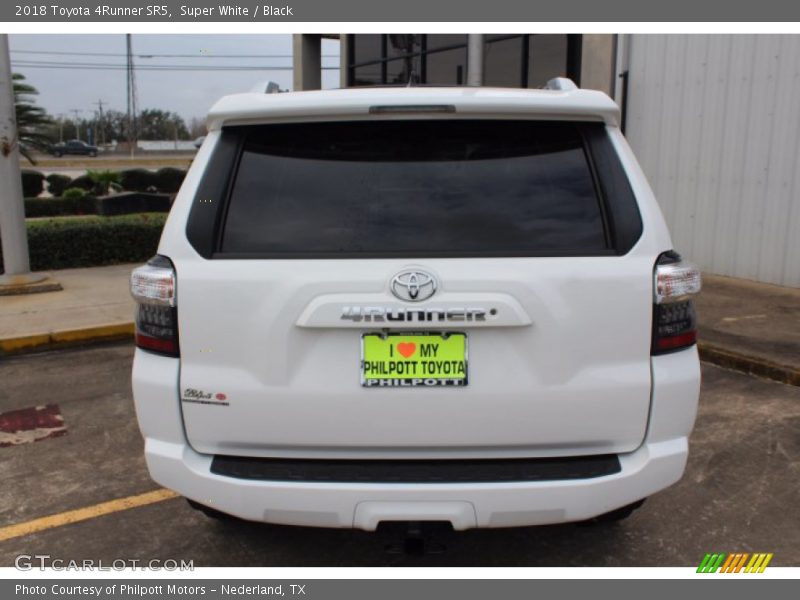 Super White / Black 2018 Toyota 4Runner SR5