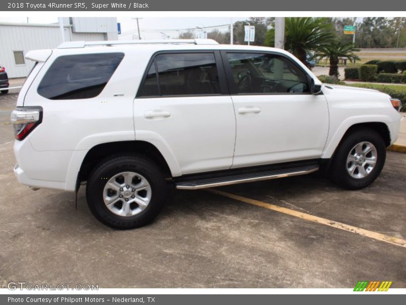 Super White / Black 2018 Toyota 4Runner SR5