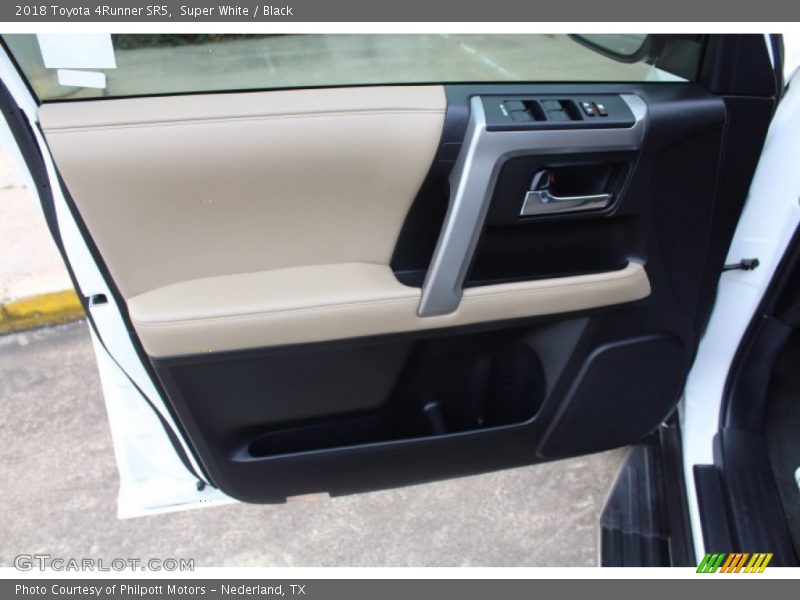 Super White / Black 2018 Toyota 4Runner SR5