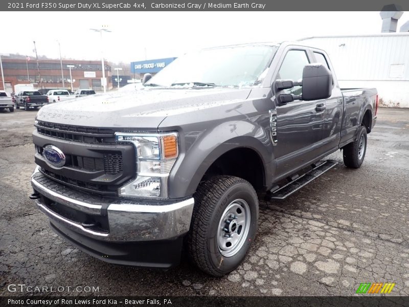 Front 3/4 View of 2021 F350 Super Duty XL SuperCab 4x4