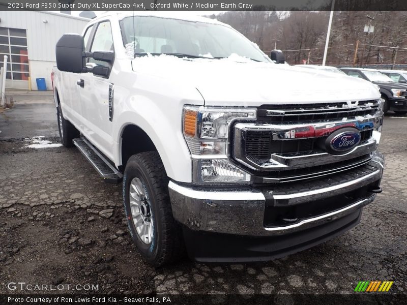 Oxford White / Medium Earth Gray 2021 Ford F350 Super Duty XL SuperCab 4x4