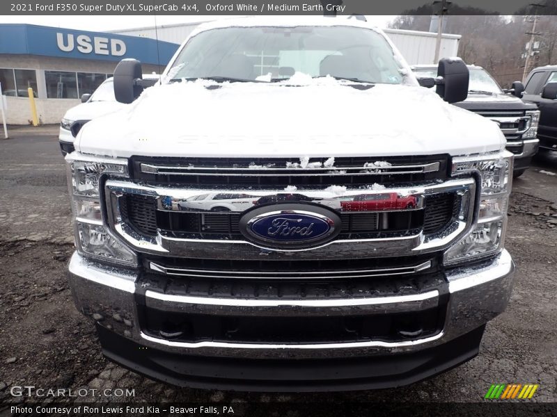 Oxford White / Medium Earth Gray 2021 Ford F350 Super Duty XL SuperCab 4x4