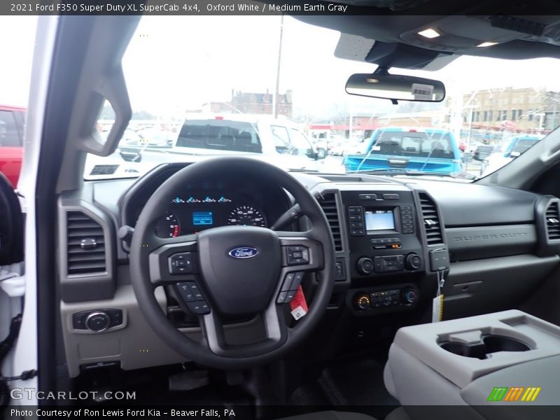 Oxford White / Medium Earth Gray 2021 Ford F350 Super Duty XL SuperCab 4x4
