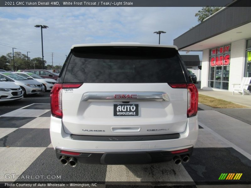 White Frost Tricoat / Teak/­Light Shale 2021 GMC Yukon Denali 4WD