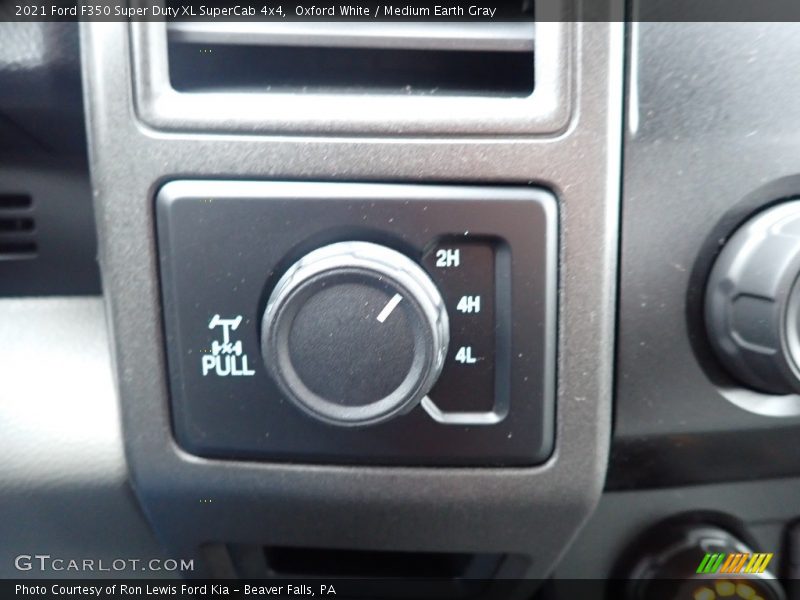 Oxford White / Medium Earth Gray 2021 Ford F350 Super Duty XL SuperCab 4x4