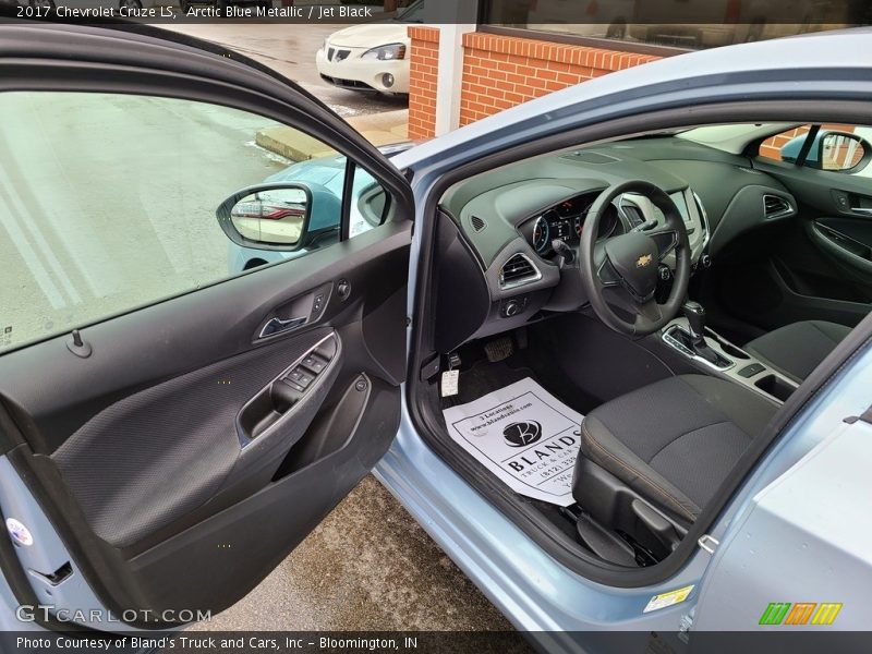 Arctic Blue Metallic / Jet Black 2017 Chevrolet Cruze LS