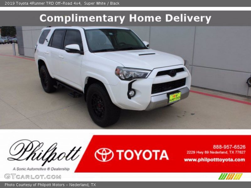 Super White / Black 2019 Toyota 4Runner TRD Off-Road 4x4