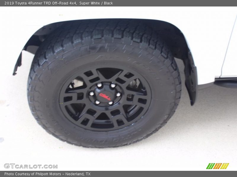 Super White / Black 2019 Toyota 4Runner TRD Off-Road 4x4