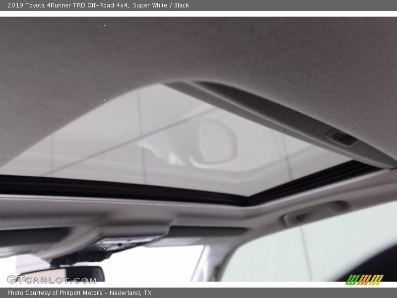 Super White / Black 2019 Toyota 4Runner TRD Off-Road 4x4