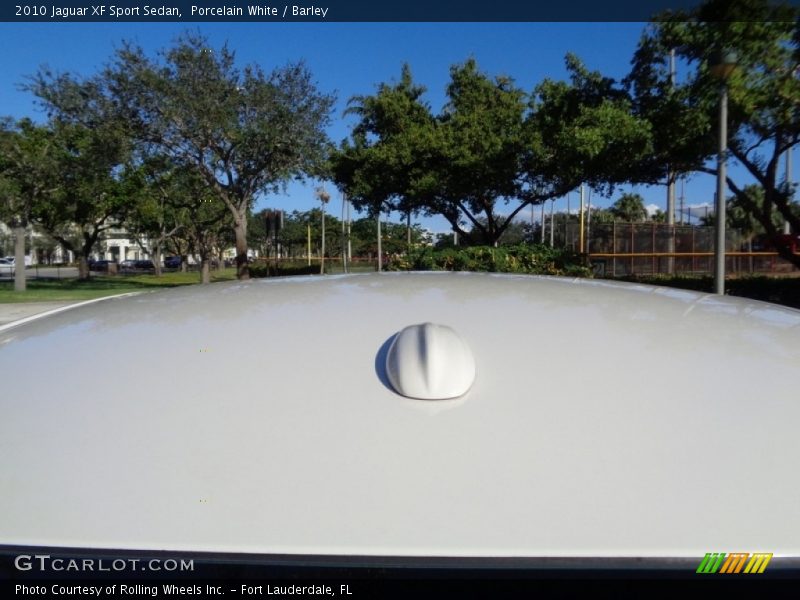 Porcelain White / Barley 2010 Jaguar XF Sport Sedan