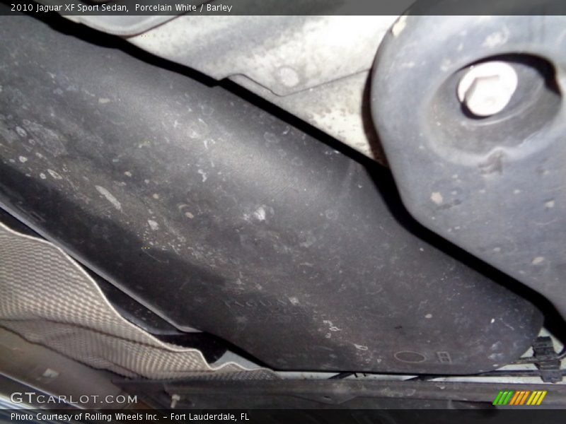 Porcelain White / Barley 2010 Jaguar XF Sport Sedan