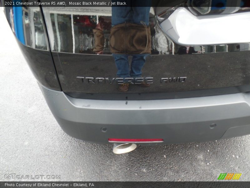Mosaic Black Metallic / Jet Black 2021 Chevrolet Traverse RS AWD